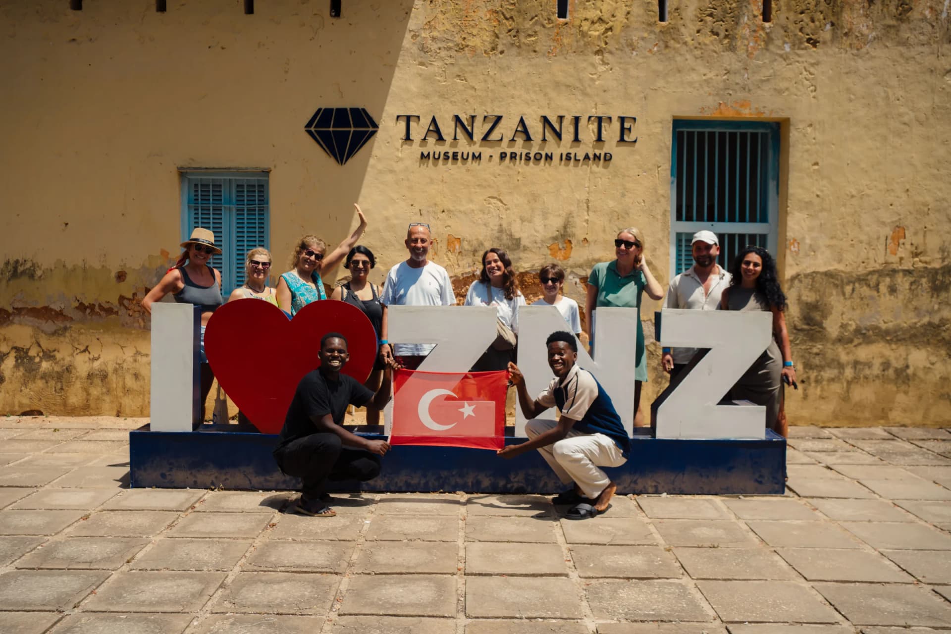 Erva, Zanzibar sahilinde gülümsüyor